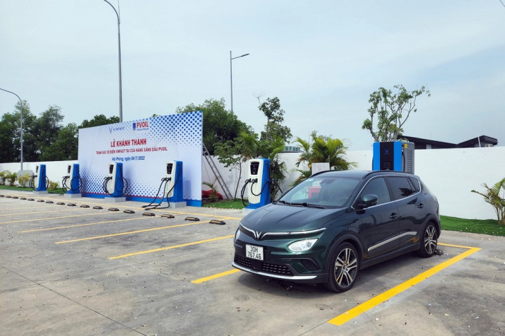 Khánh thành trạm sạc xe điện VinFast đầu tiên tại cửa hàng xăng dầu PVOIL ảnh 3