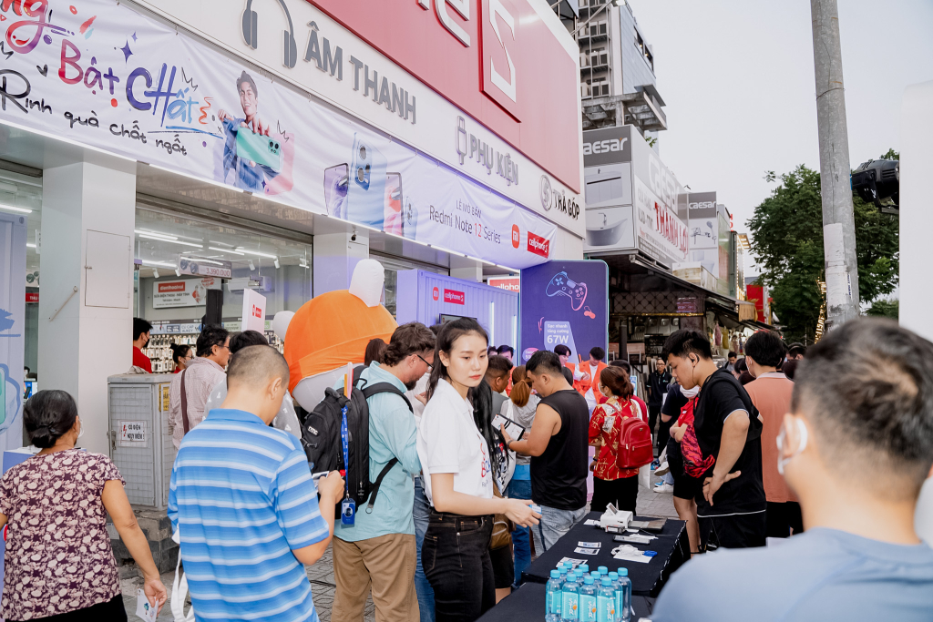 Xiaomi Fan Festival ngập tràn khuyến mại đánh dấu sự kiện Redmi Note 12 Series cháy hàng với hơn 22.000 đơn đặt trước