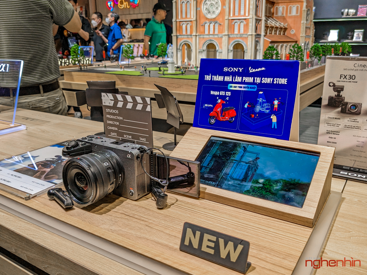 Khám phá khu camera và quay phim tại Sony Store đầu tiên ở Việt Nam