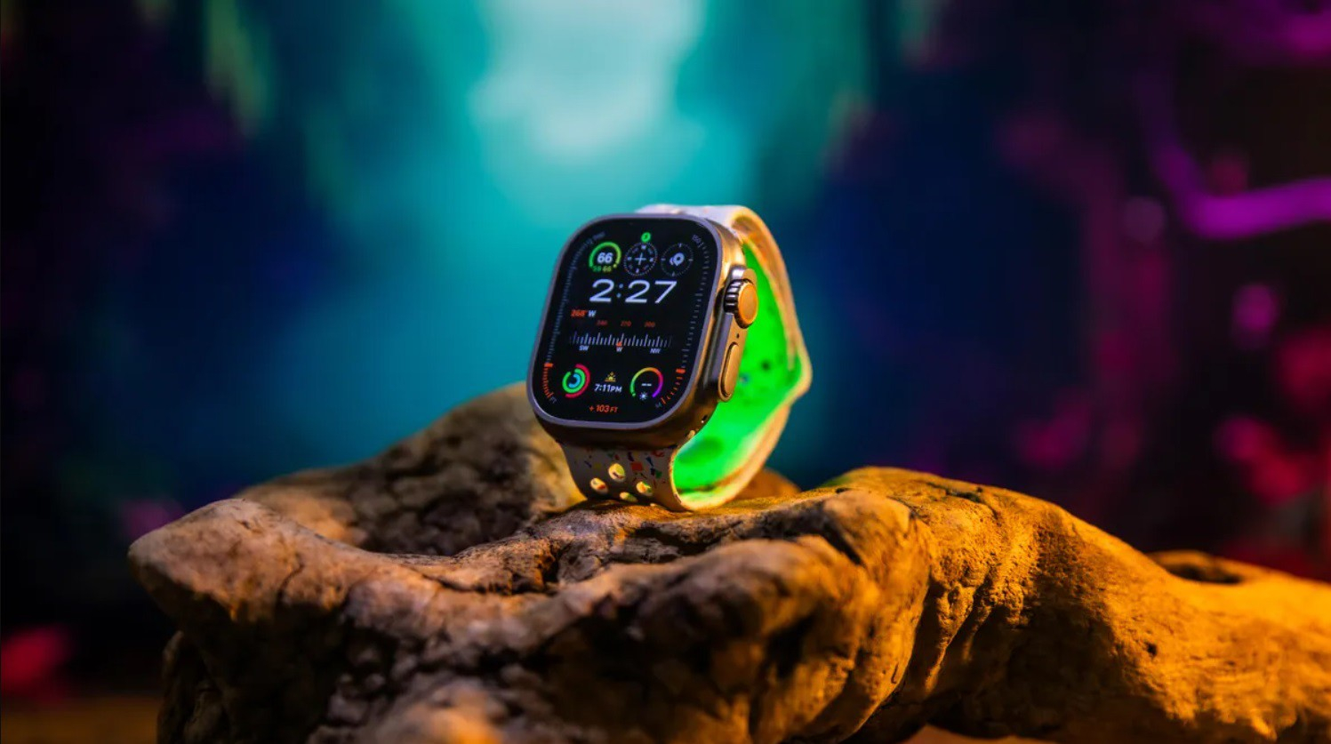 apple-watch-ultra-man-hinh-microled-2.jpg (151 KB)